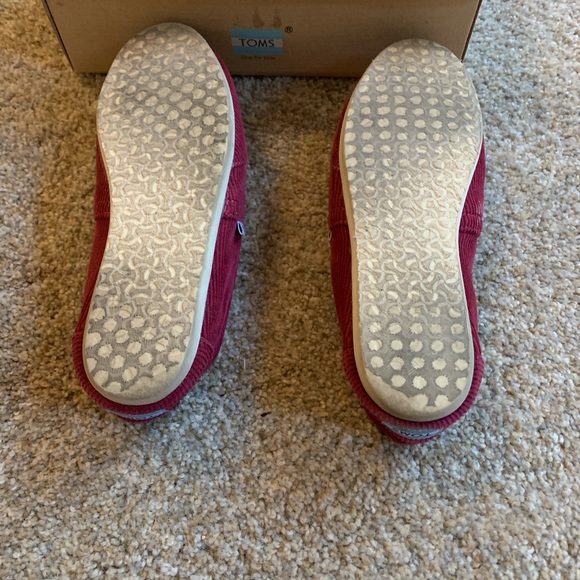 Toms Women’s Pomegranate Shoes. - Picture 3 of 5